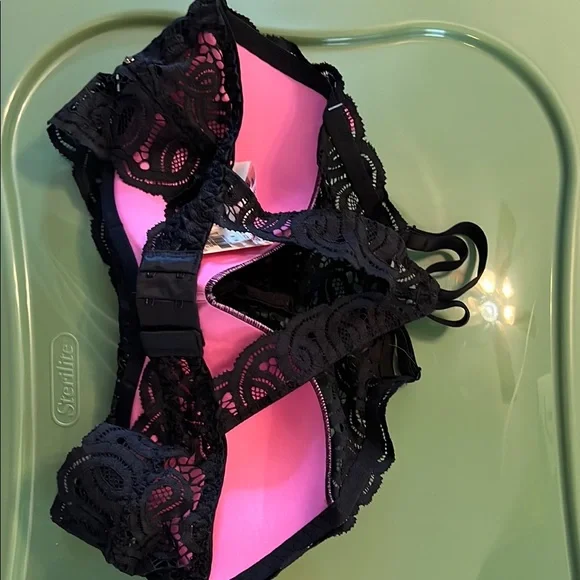 Elegant Black Lace Bra - Picture 2 of 2